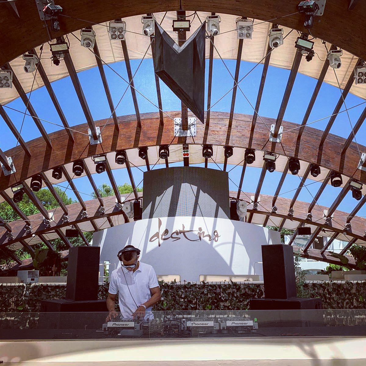 LUULOOP pinchando en Destino Pacha Ibiza, 2019